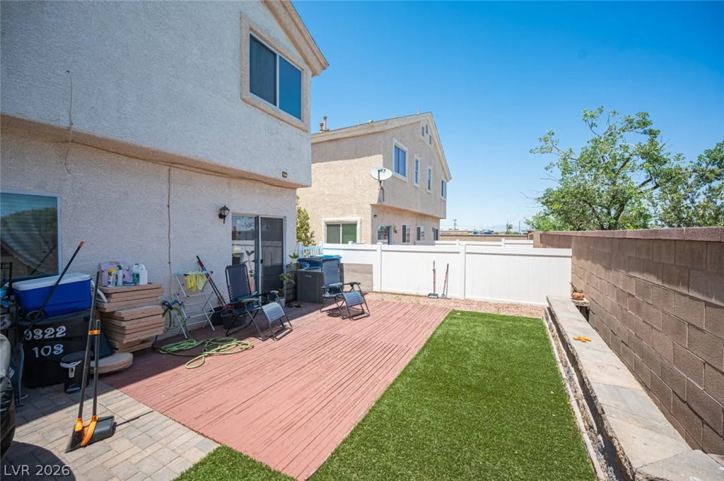 9322 Straw Hays, Las Vegas, NV 89178