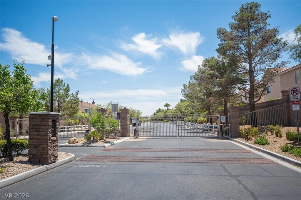 9322 Straw Hays, Las Vegas, NV 89178