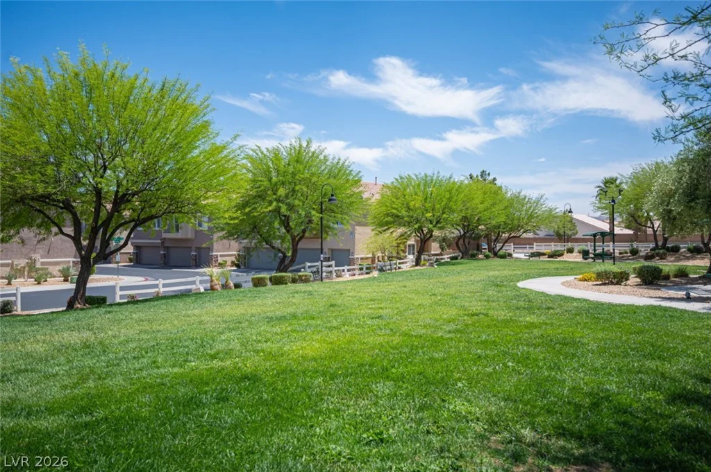 9322 Straw Hays, Las Vegas, NV 89178