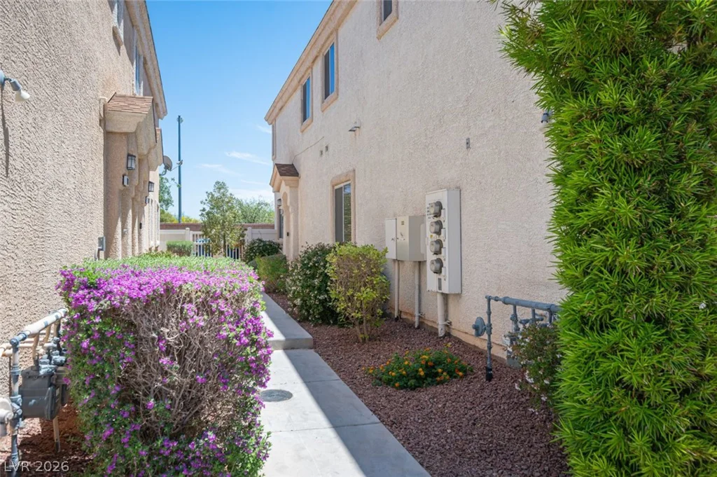 9322 Straw Hays, Las Vegas, NV 89178