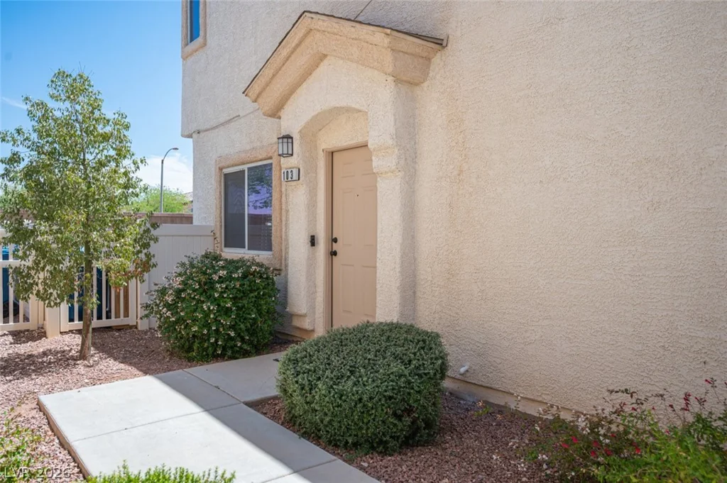 9322 Straw Hays, Las Vegas, NV 89178