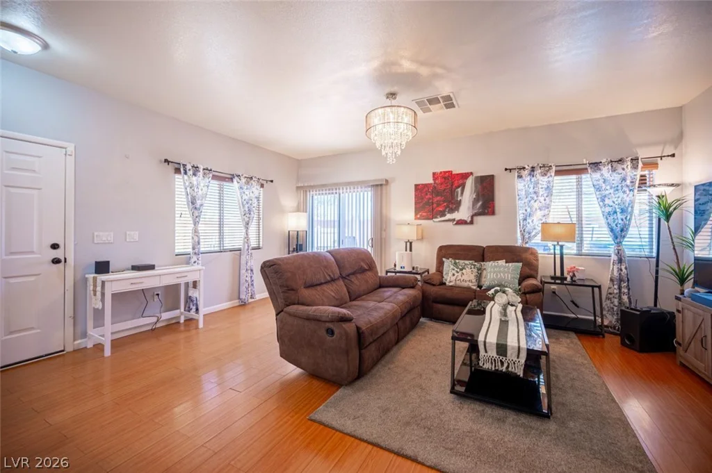 9322 Straw Hays, Las Vegas, NV 89178