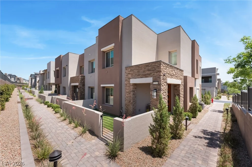 600 Carriage Hill, Las Vegas, NV 89138