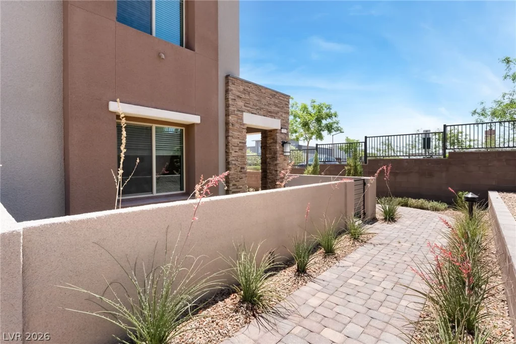 600 Carriage Hill, Las Vegas, NV 89138