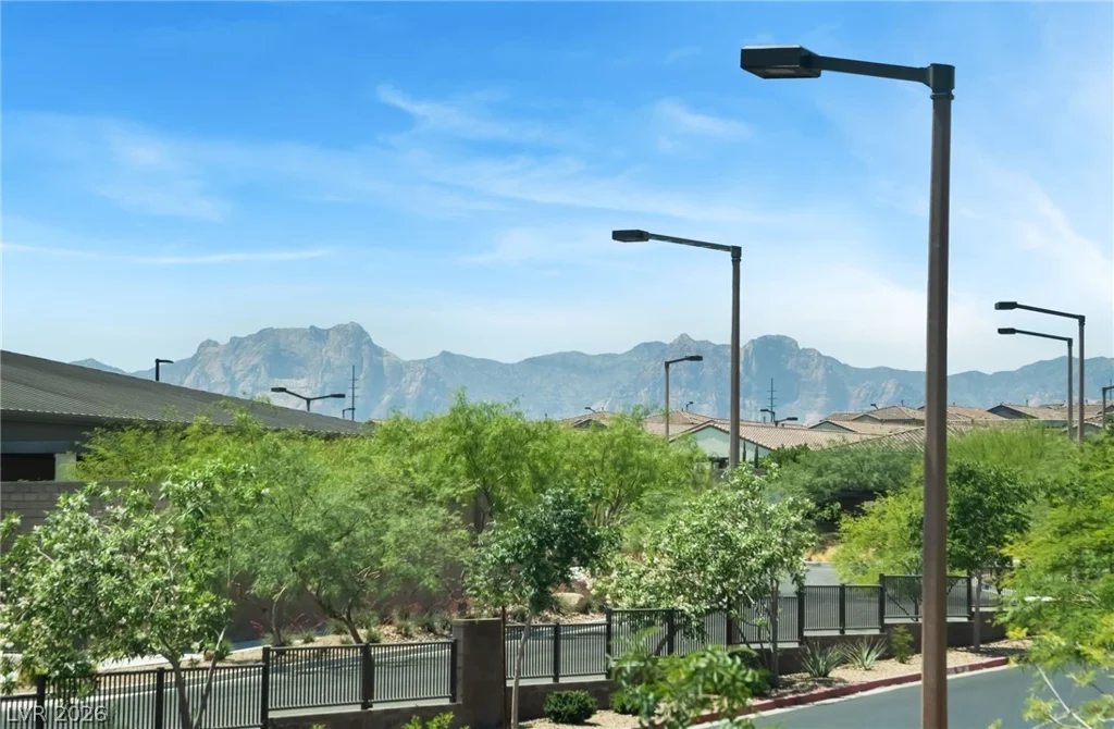 600 Carriage Hill, Las Vegas, NV 89138