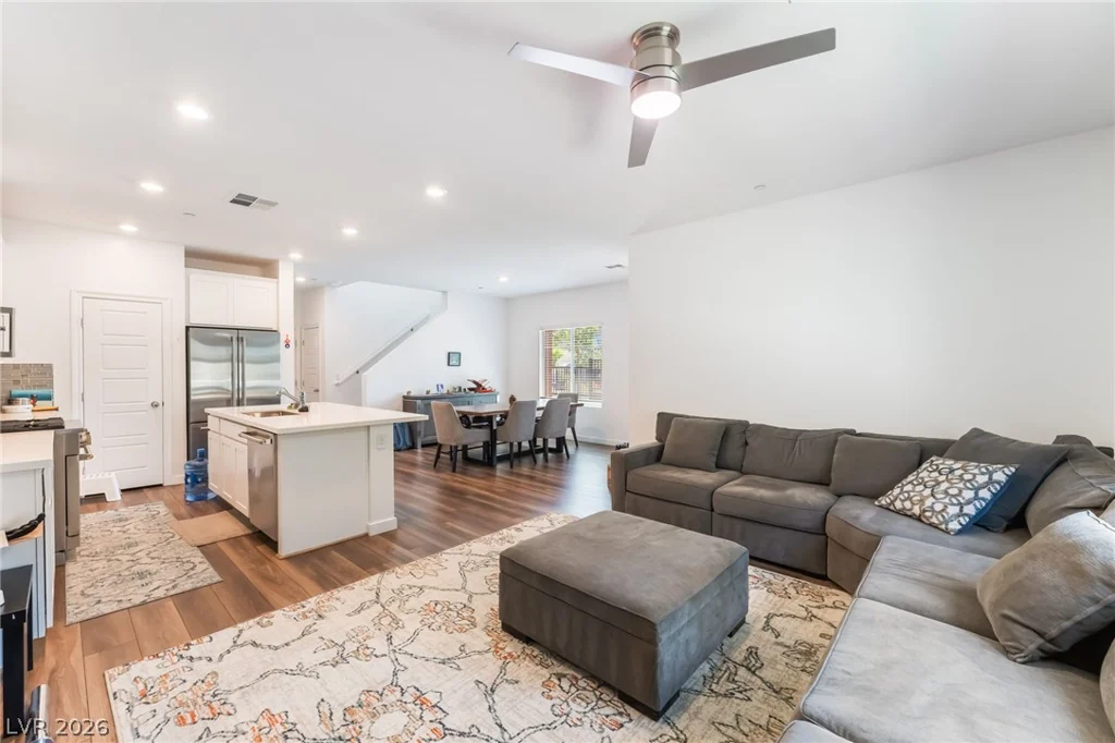 600 Carriage Hill, Las Vegas, NV 89138