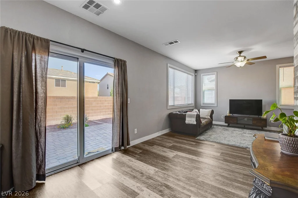 10202 Deep Glen, Las Vegas, NV 89178