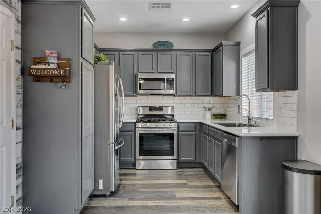10202 Deep Glen, Las Vegas, NV 89178