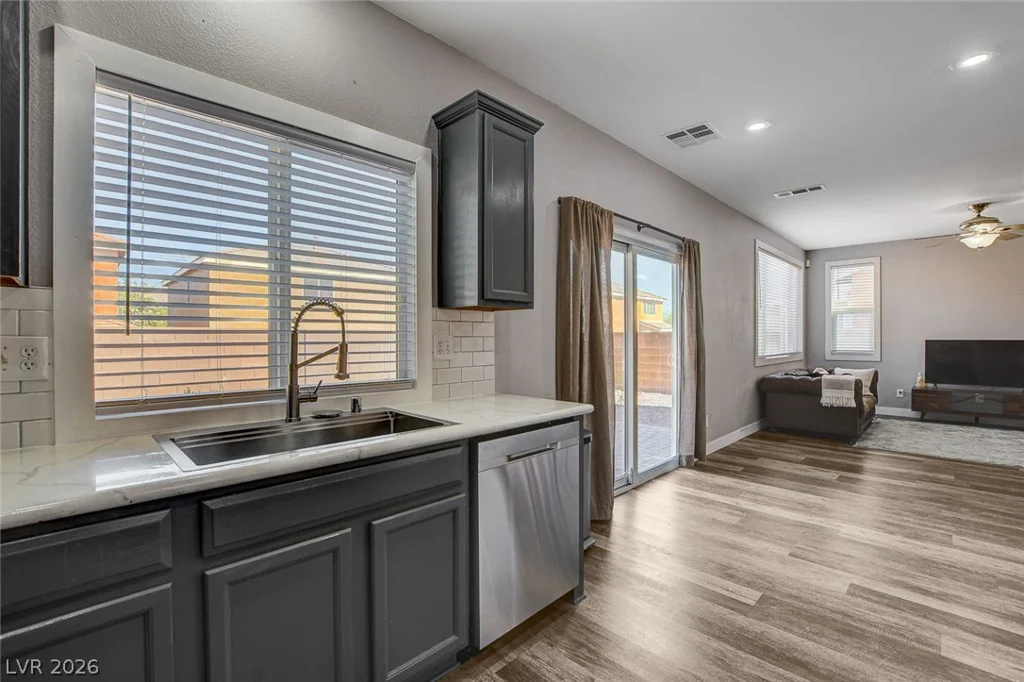 10202 Deep Glen, Las Vegas, NV 89178
