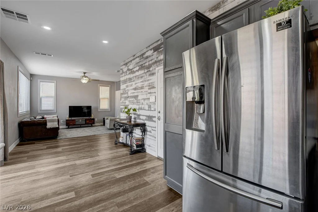 10202 Deep Glen, Las Vegas, NV 89178