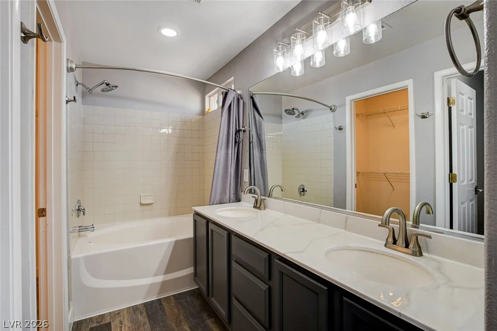 10202 Deep Glen, Las Vegas, NV 89178