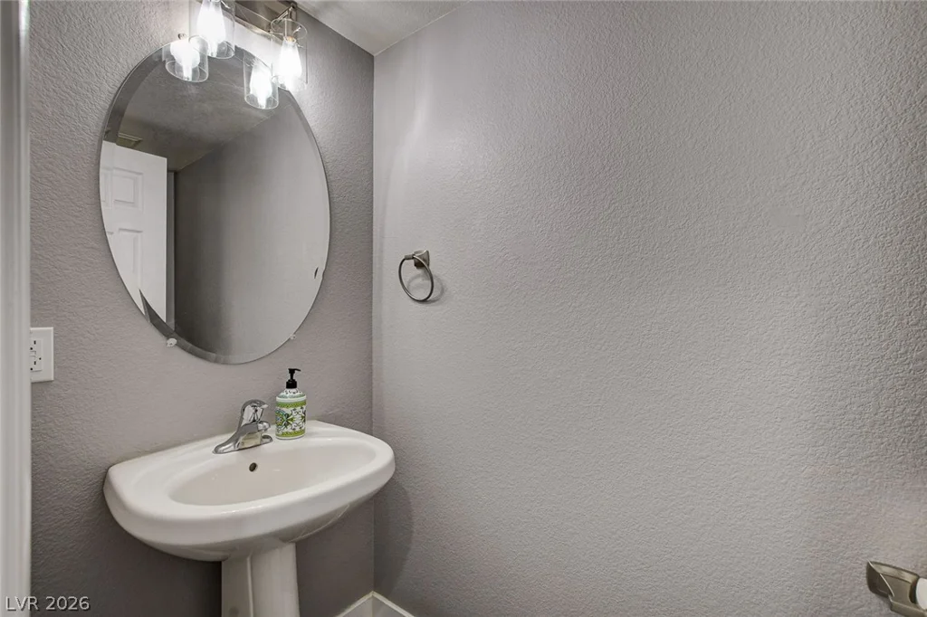 10202 Deep Glen, Las Vegas, NV 89178