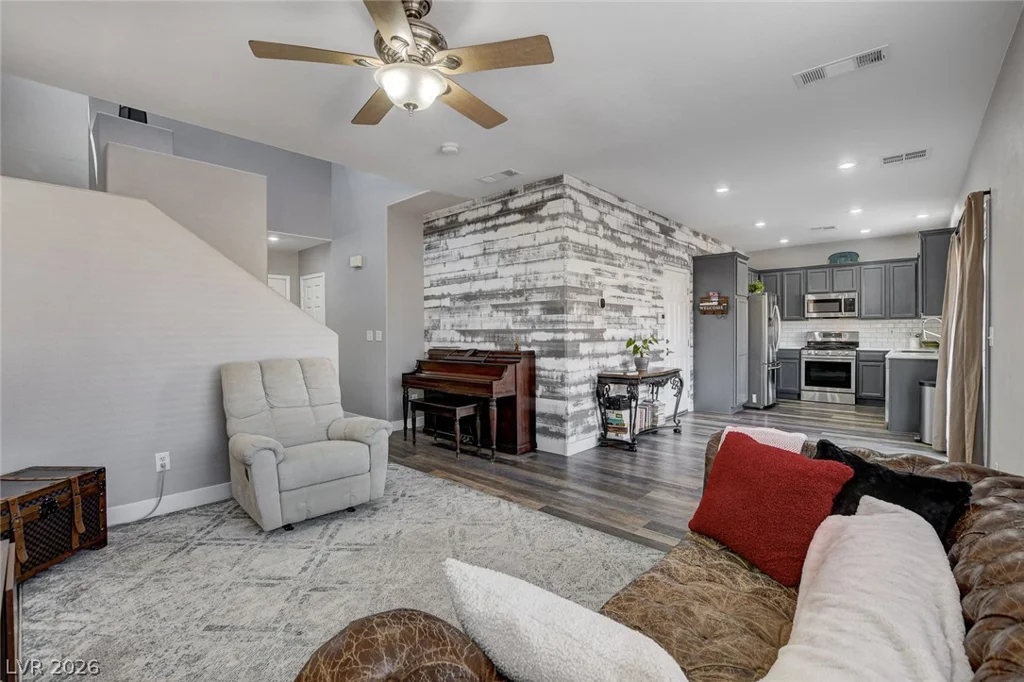 10202 Deep Glen, Las Vegas, NV 89178