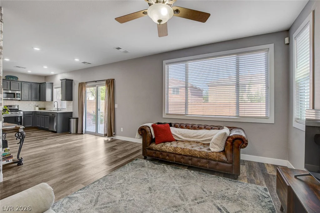 10202 Deep Glen, Las Vegas, NV 89178