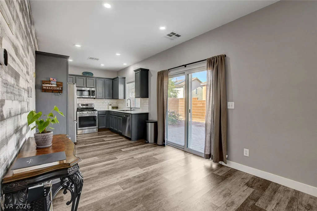 10202 Deep Glen, Las Vegas, NV 89178