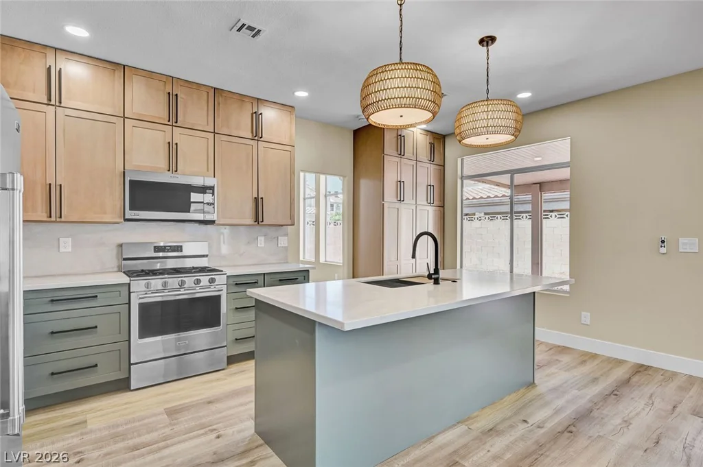 8104 Rio De Janeiro, Las Vegas, NV 89128