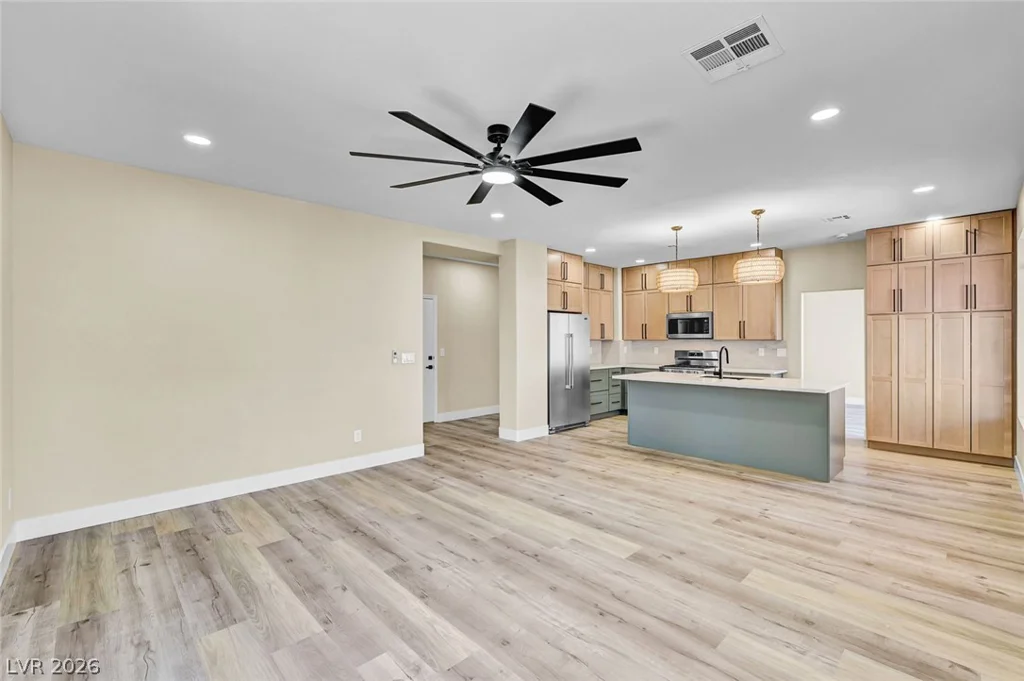 8104 Rio De Janeiro, Las Vegas, NV 89128