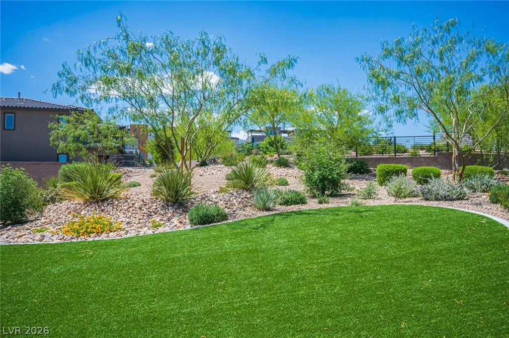 11692 Emerald Lake, Las Vegas, NV 89138