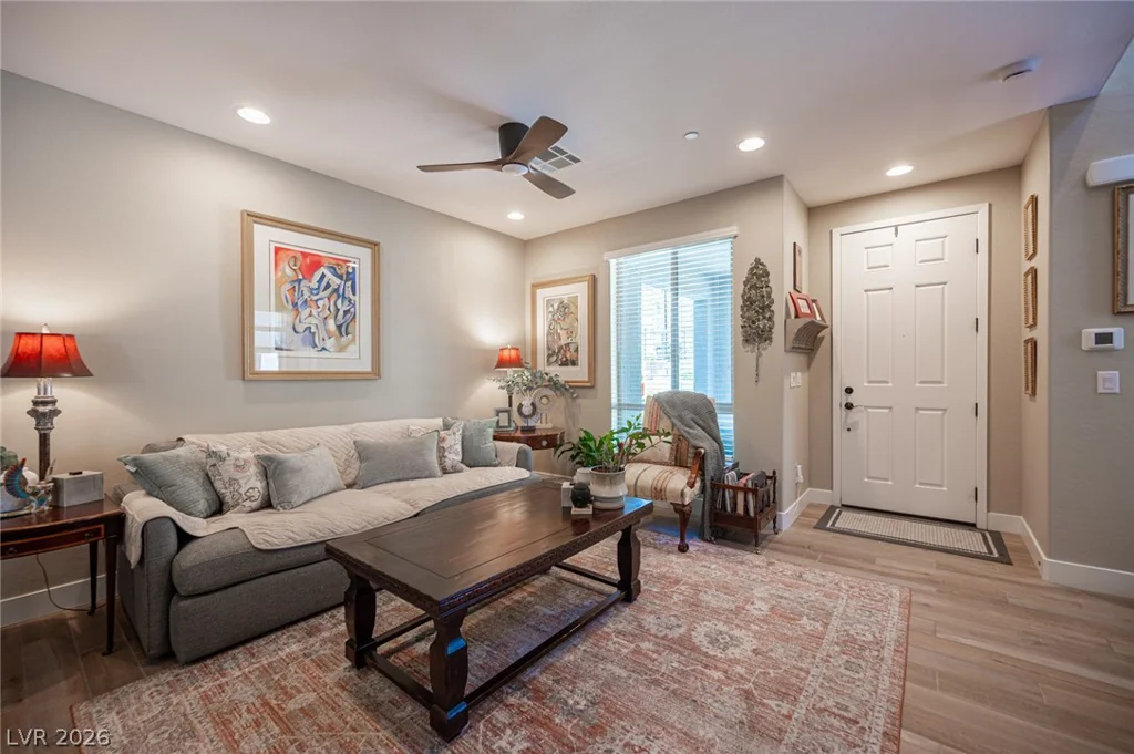 11692 Emerald Lake, Las Vegas, NV 89138