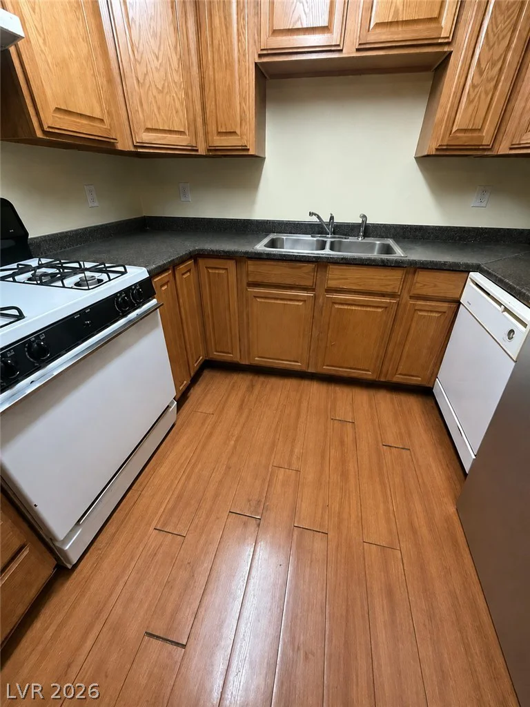 2256 Tall Pine, Las Vegas, NV 89108