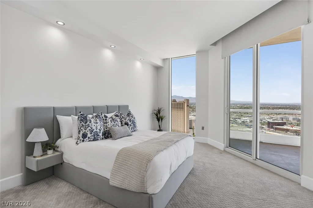 2777 Paradise, Las Vegas, NV 89109