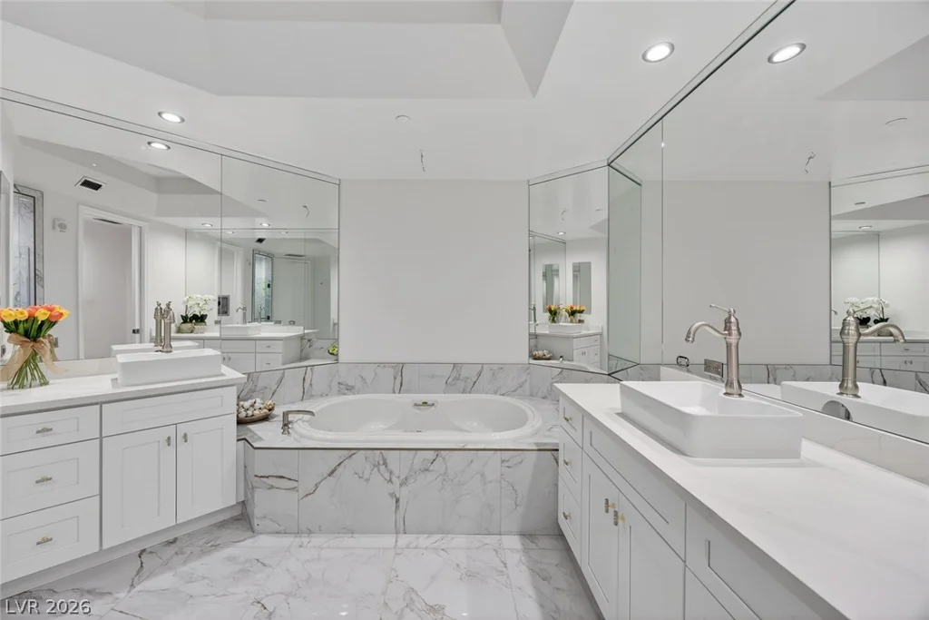 2777 Paradise, Las Vegas, NV 89109