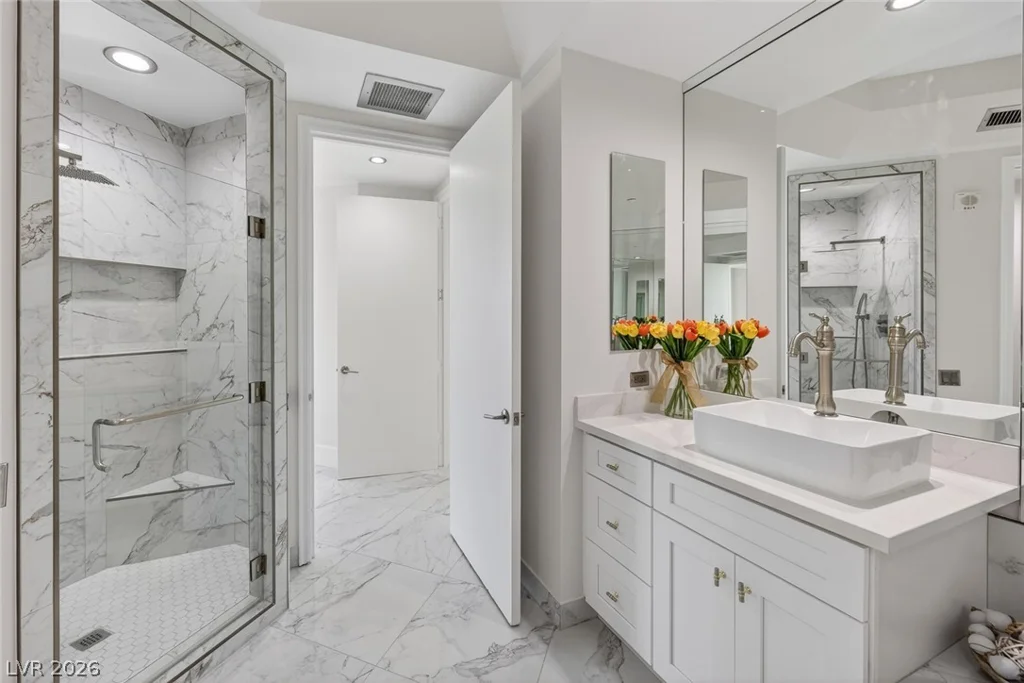 2777 Paradise, Las Vegas, NV 89109