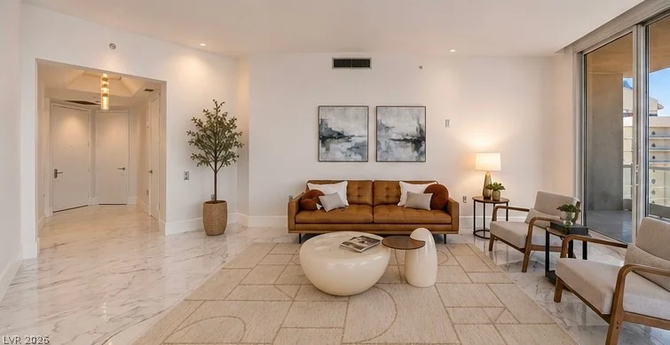 2777 Paradise, Las Vegas, NV 89109