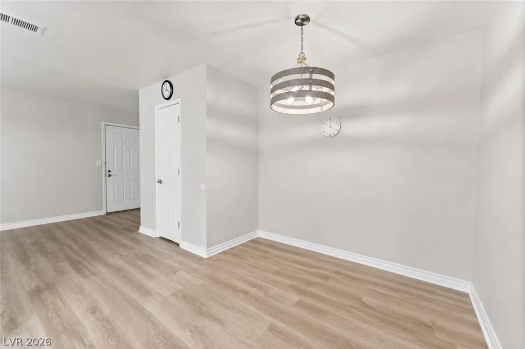 4941 River Glen, Las Vegas, NV 89103