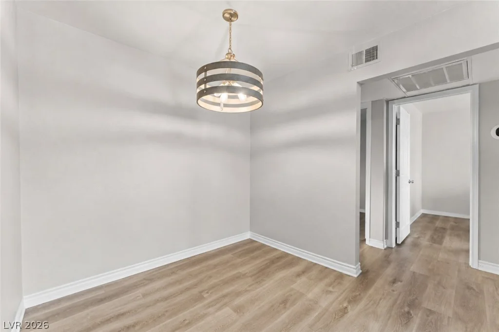 4941 River Glen, Las Vegas, NV 89103