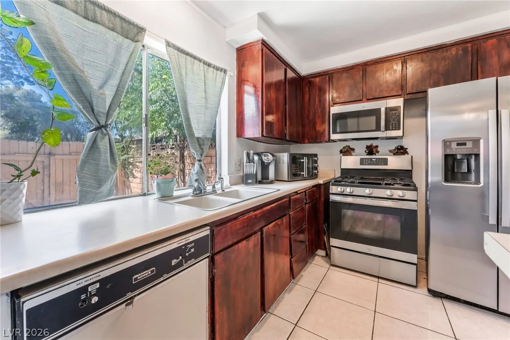 6128 Meadow Vista, Las Vegas, NV 89103