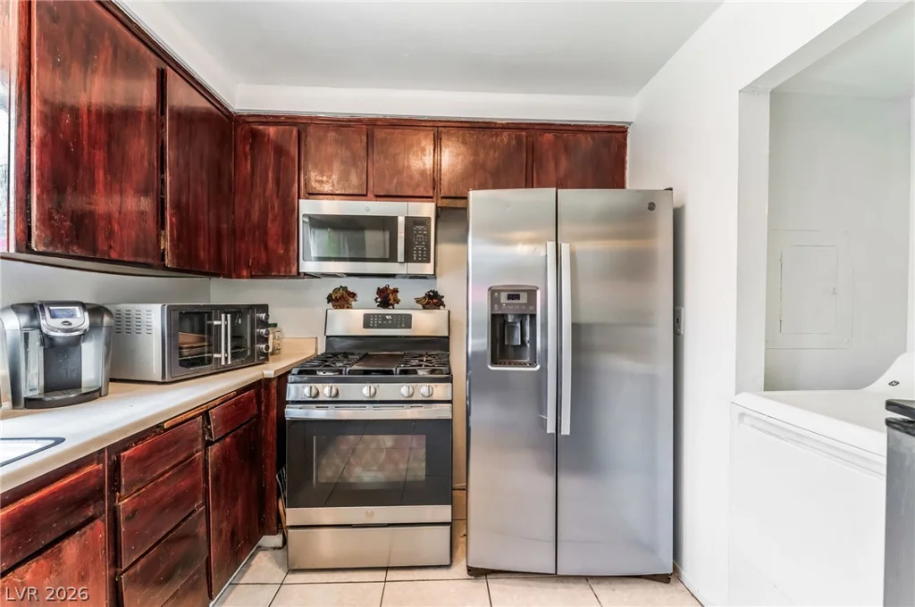 6128 Meadow Vista, Las Vegas, NV 89103