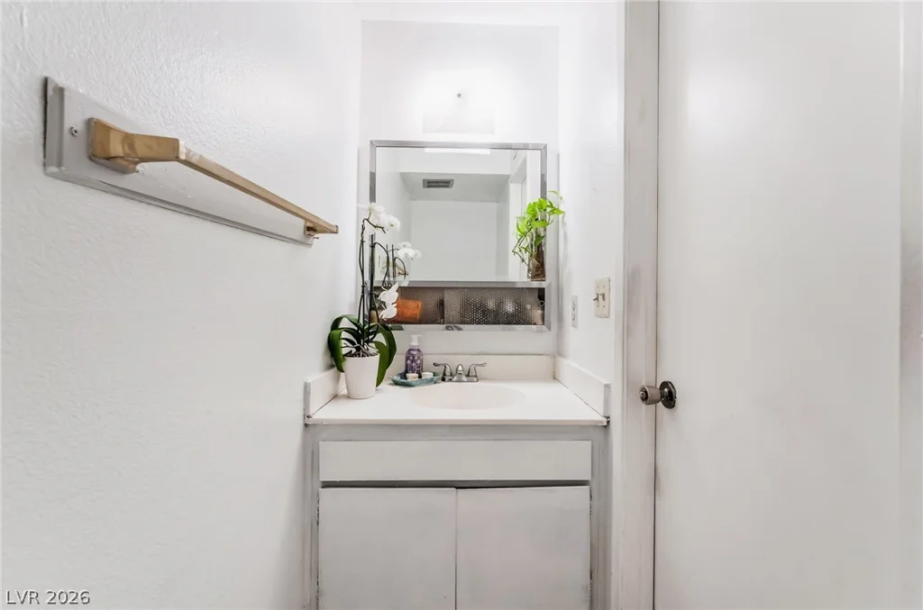 6128 Meadow Vista, Las Vegas, NV 89103