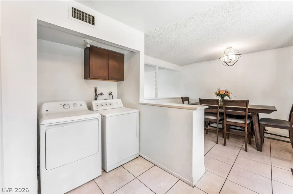 6128 Meadow Vista, Las Vegas, NV 89103
