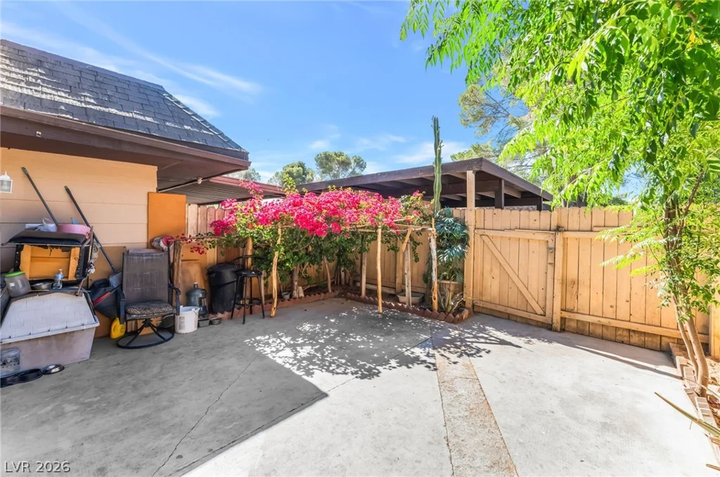6128 Meadow Vista, Las Vegas, NV 89103