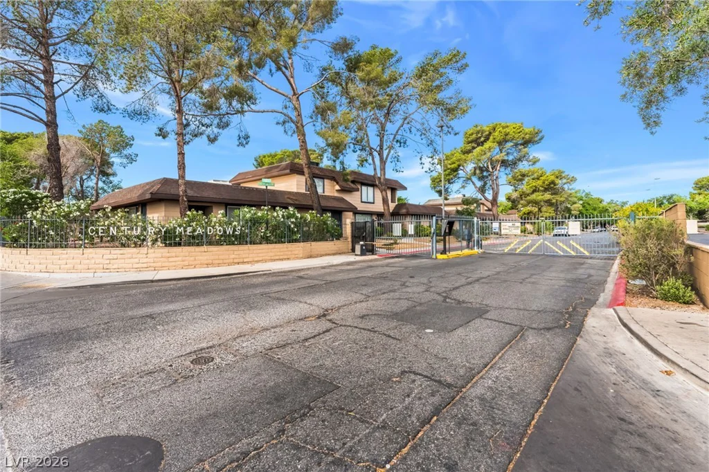 6128 Meadow Vista, Las Vegas, NV 89103