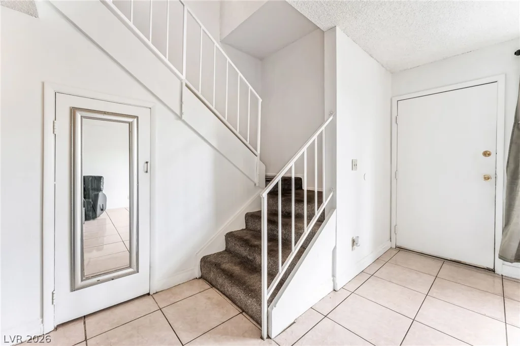 6128 Meadow Vista, Las Vegas, NV 89103