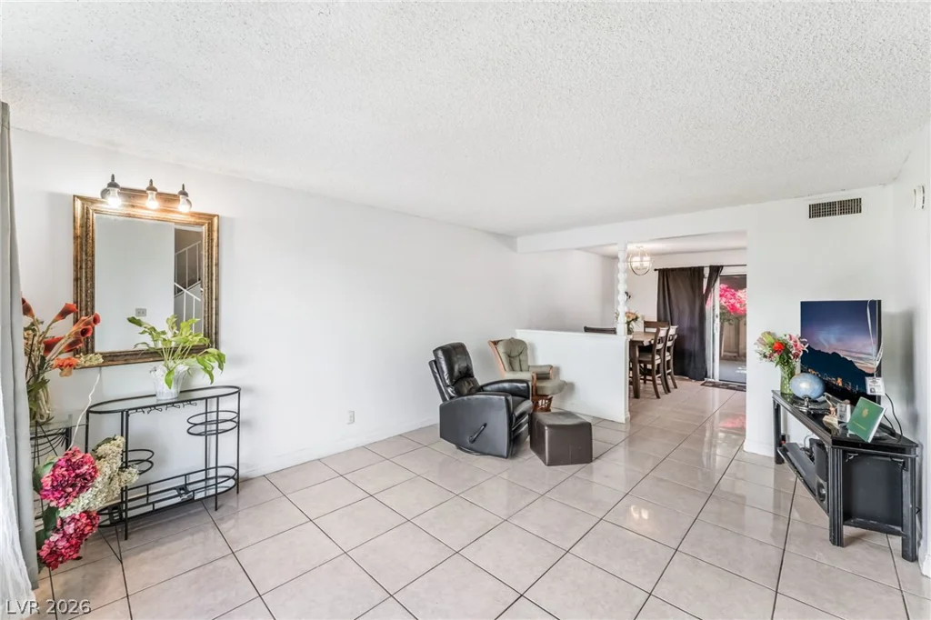 6128 Meadow Vista, Las Vegas, NV 89103