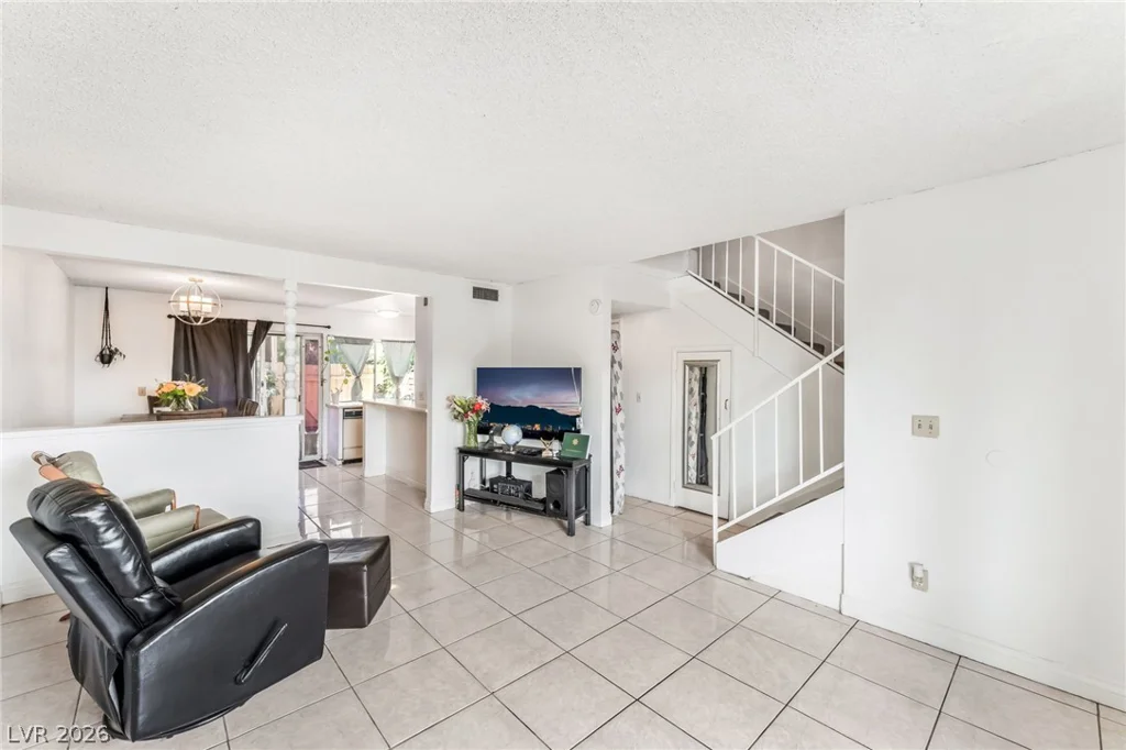 6128 Meadow Vista, Las Vegas, NV 89103