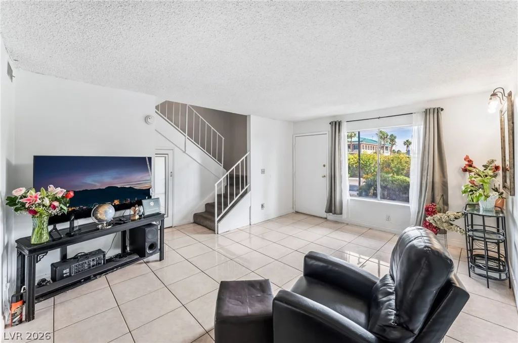 6128 Meadow Vista, Las Vegas, NV 89103