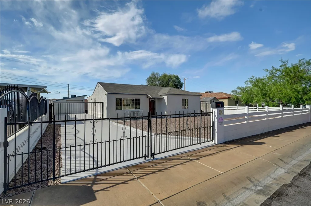 20 Laswell, Henderson, NV 89015