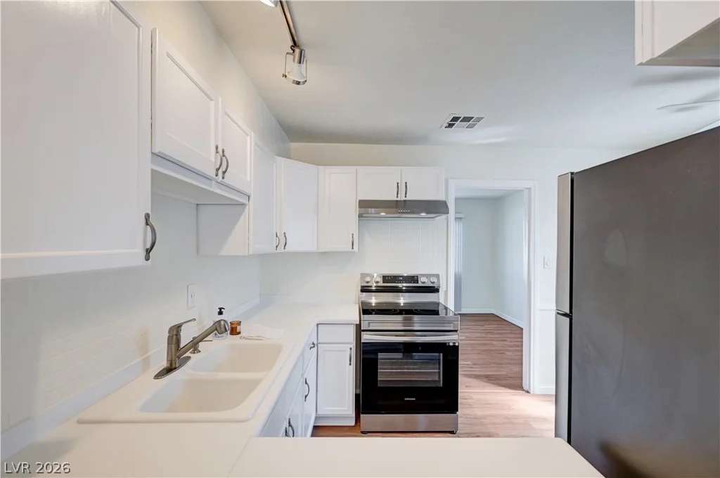 20 Laswell, Henderson, NV 89015