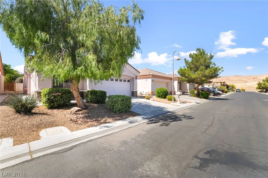 245 Spring Hollow, Las Vegas, NV 89148