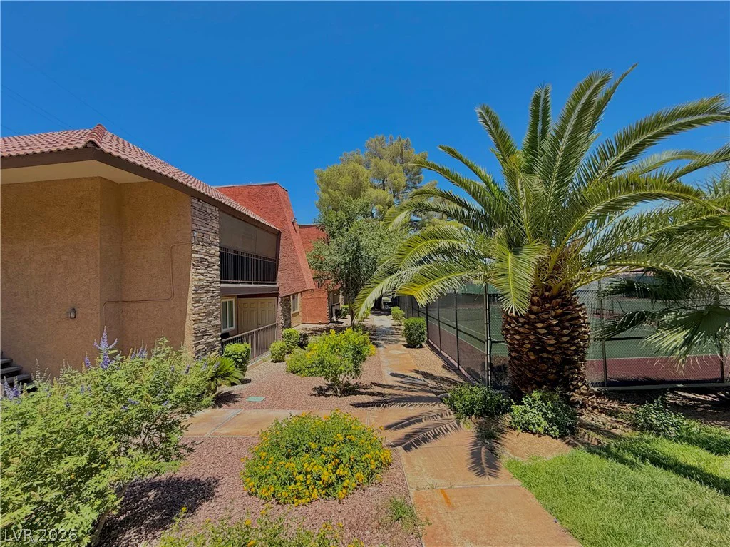 5185 Indian River, Las Vegas, NV 89103