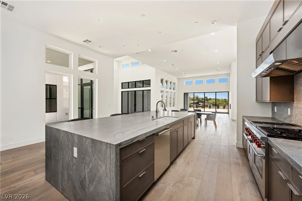 10950 Rossa Peak, Las Vegas, NV 89135