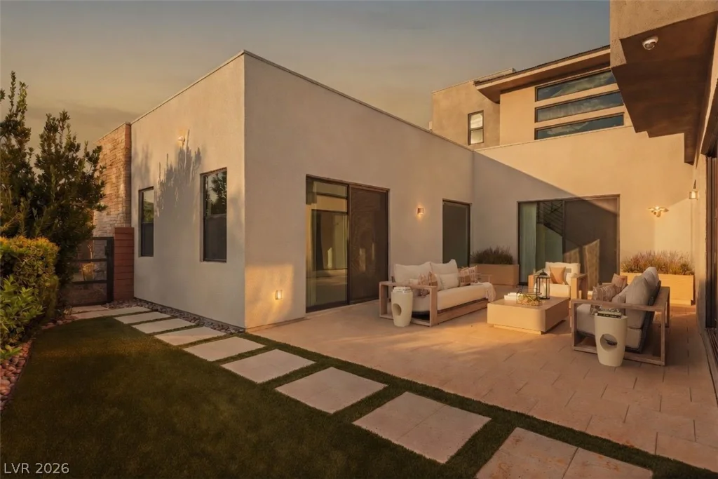 15 Gemstar, Las Vegas, NV 89135