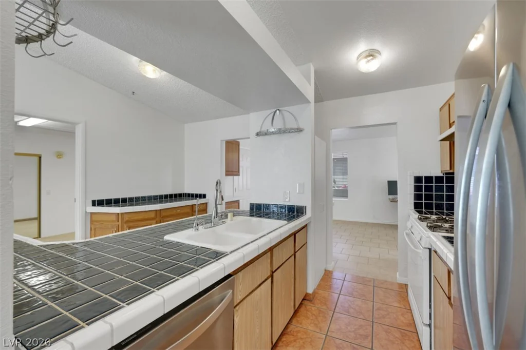 1940 Tide, Las Vegas, NV 89156