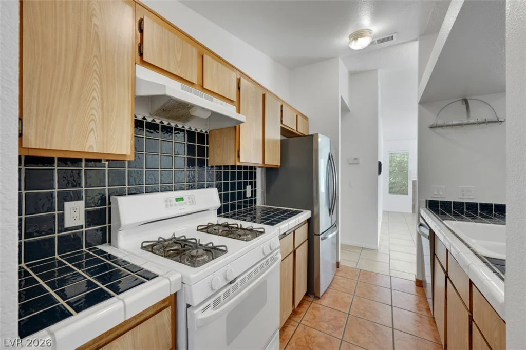 1940 Tide, Las Vegas, NV 89156