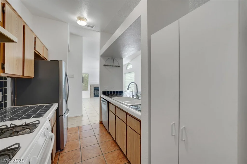 1940 Tide, Las Vegas, NV 89156