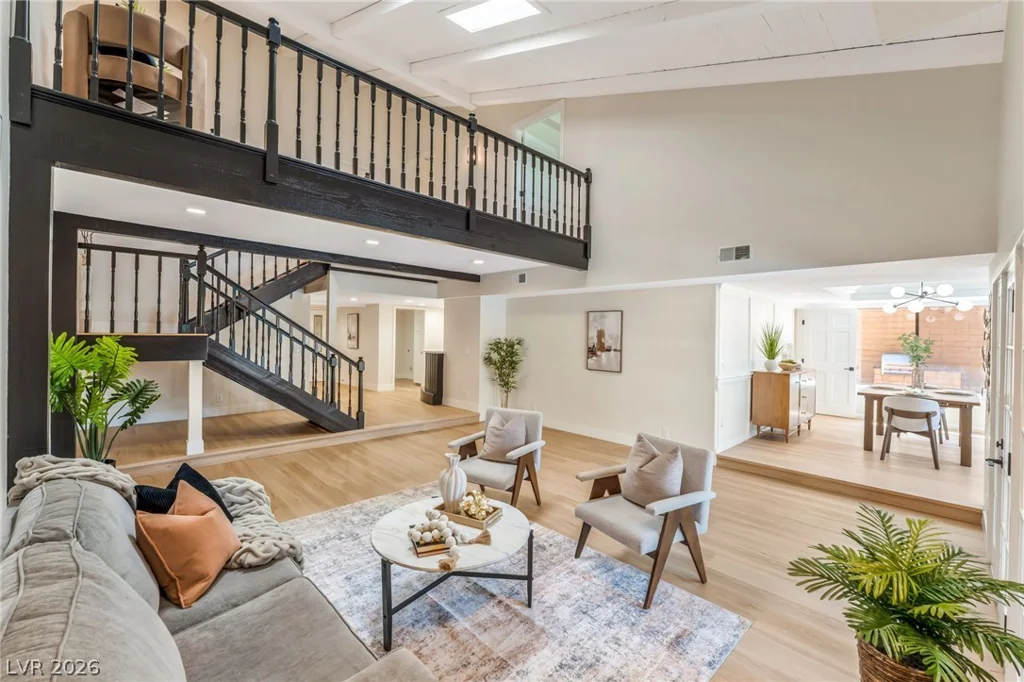 976 Pinehurst, Las Vegas, NV 89109